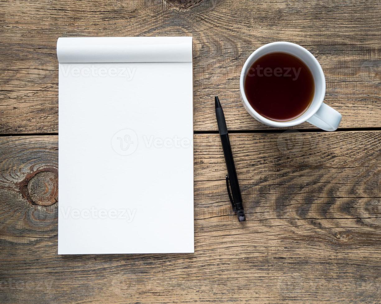 open notepad with a clean white page photo