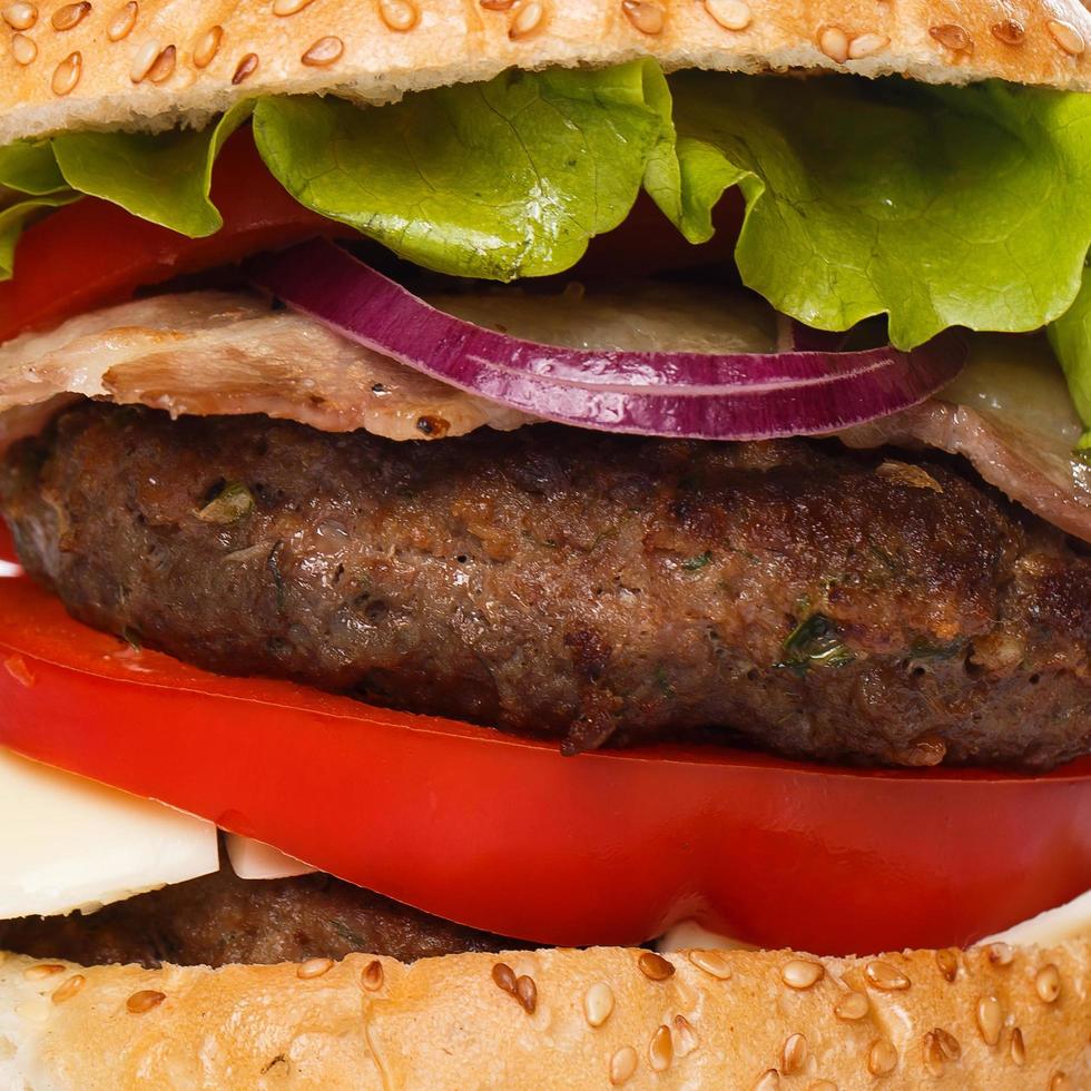 hamburguesa casera grande foto