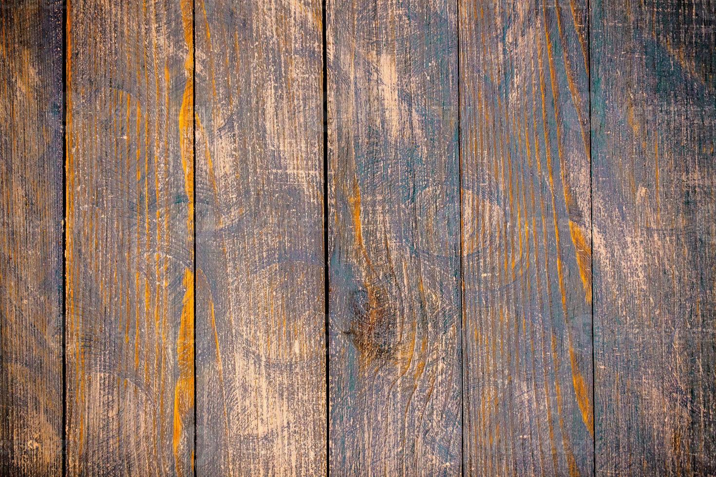 textura de fondo de madera marrón vintage con nudos y agujeros de clavos. antigua pared de madera pintada. fondo abstracto marrón. tableros horizontales oscuros de madera vintage. vista frontal con espacio de copia. foto