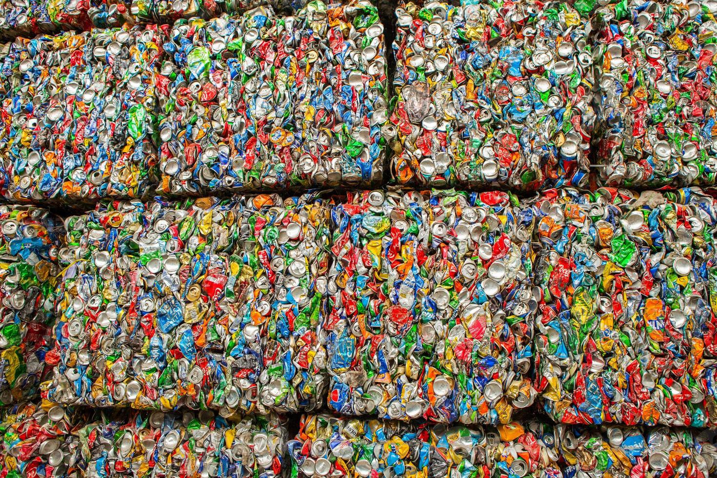 recolección de basura por separado. concepto de contaminación. basura foto
