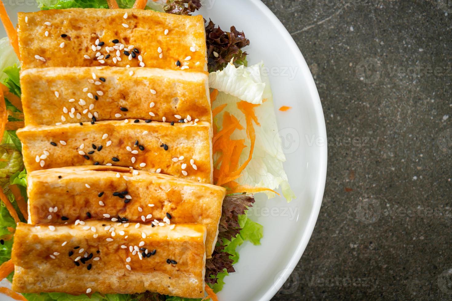teriyaki tofu salad with sesame photo