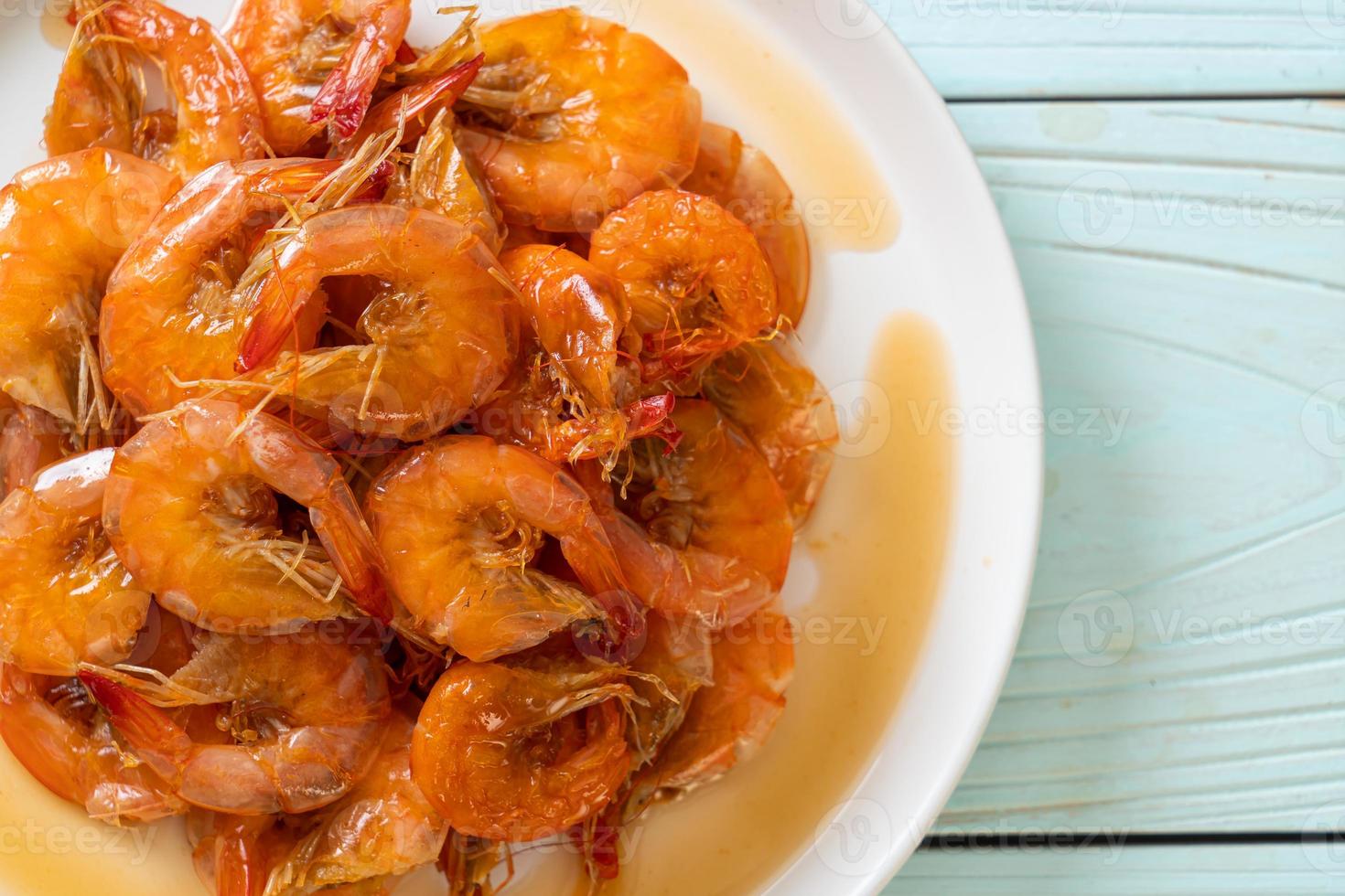 camarones dulces es un plato tailandés que se cocina con salsa de pescado y azúcar foto