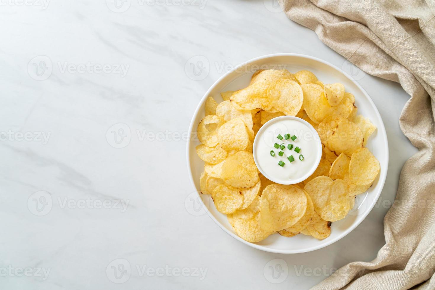 papas fritas con crema agria foto