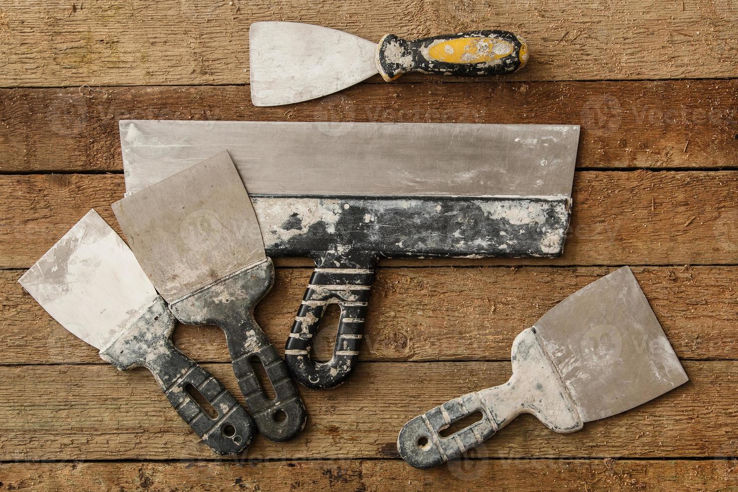 Kit of putty knives photo