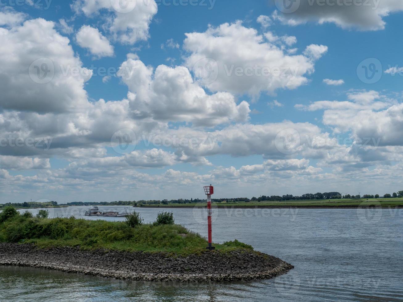 Emmerich en el río Rin en Alemania foto