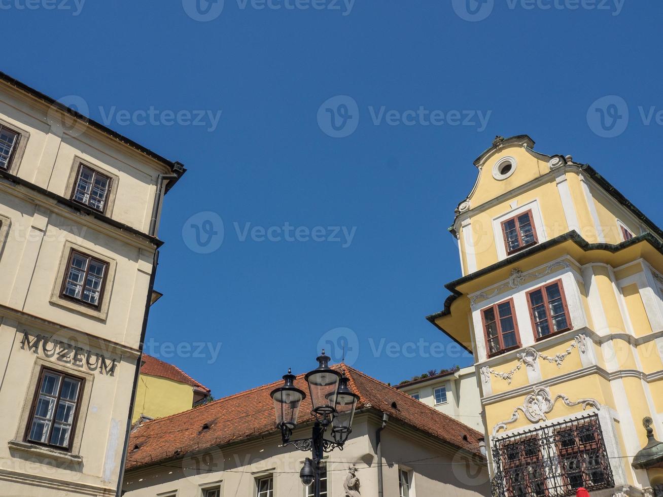 bratislava en el río danubio foto