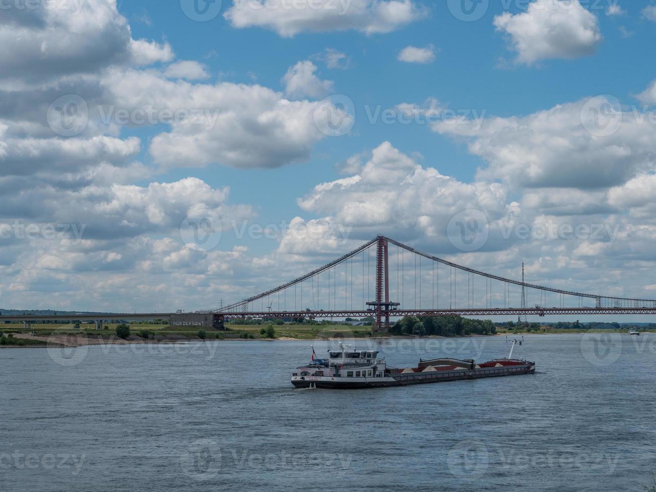 Emmerich en el río Rin en Alemania foto