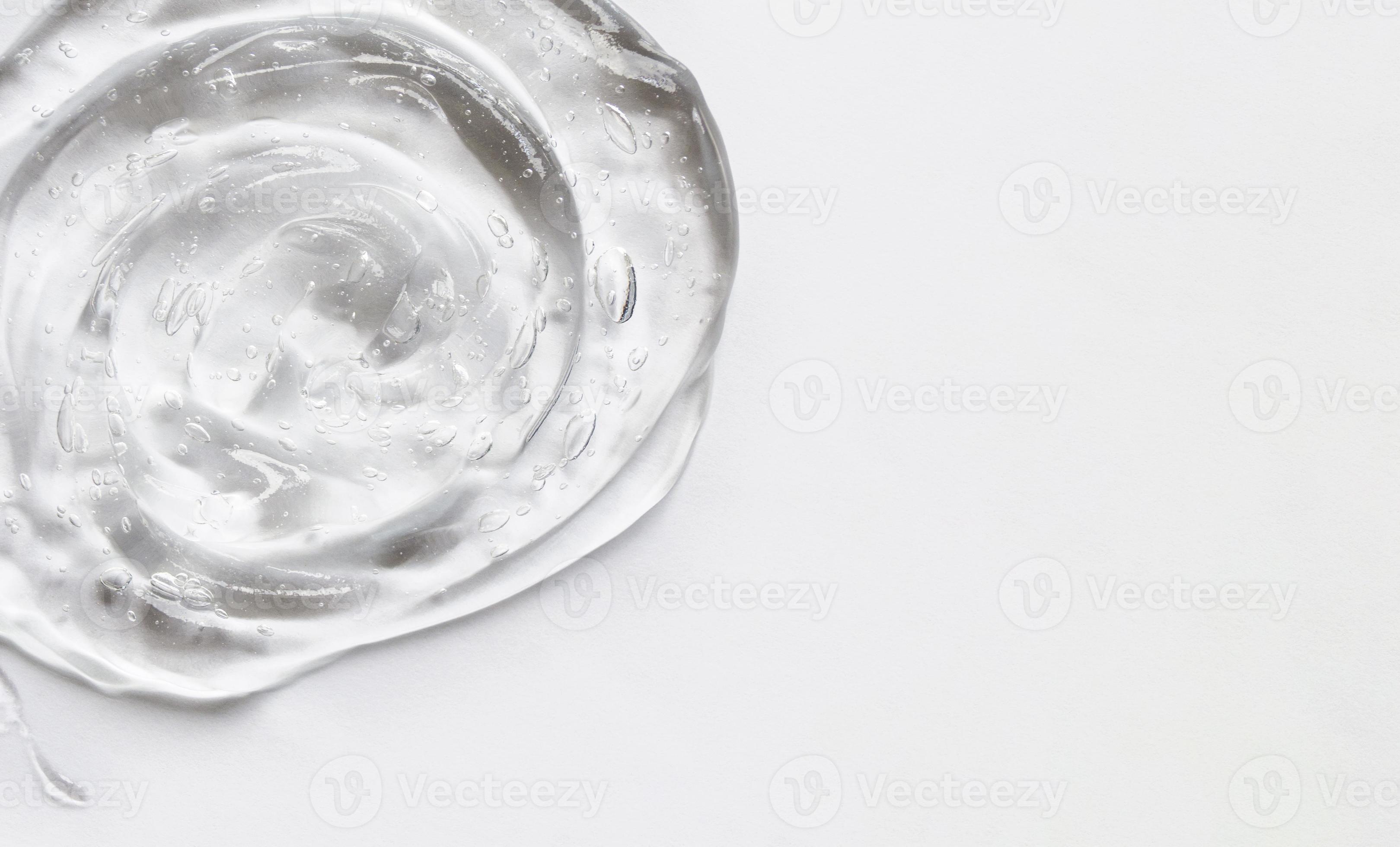 textura gel de la emulsión sobre un fondo blanco. crema clara y espacio