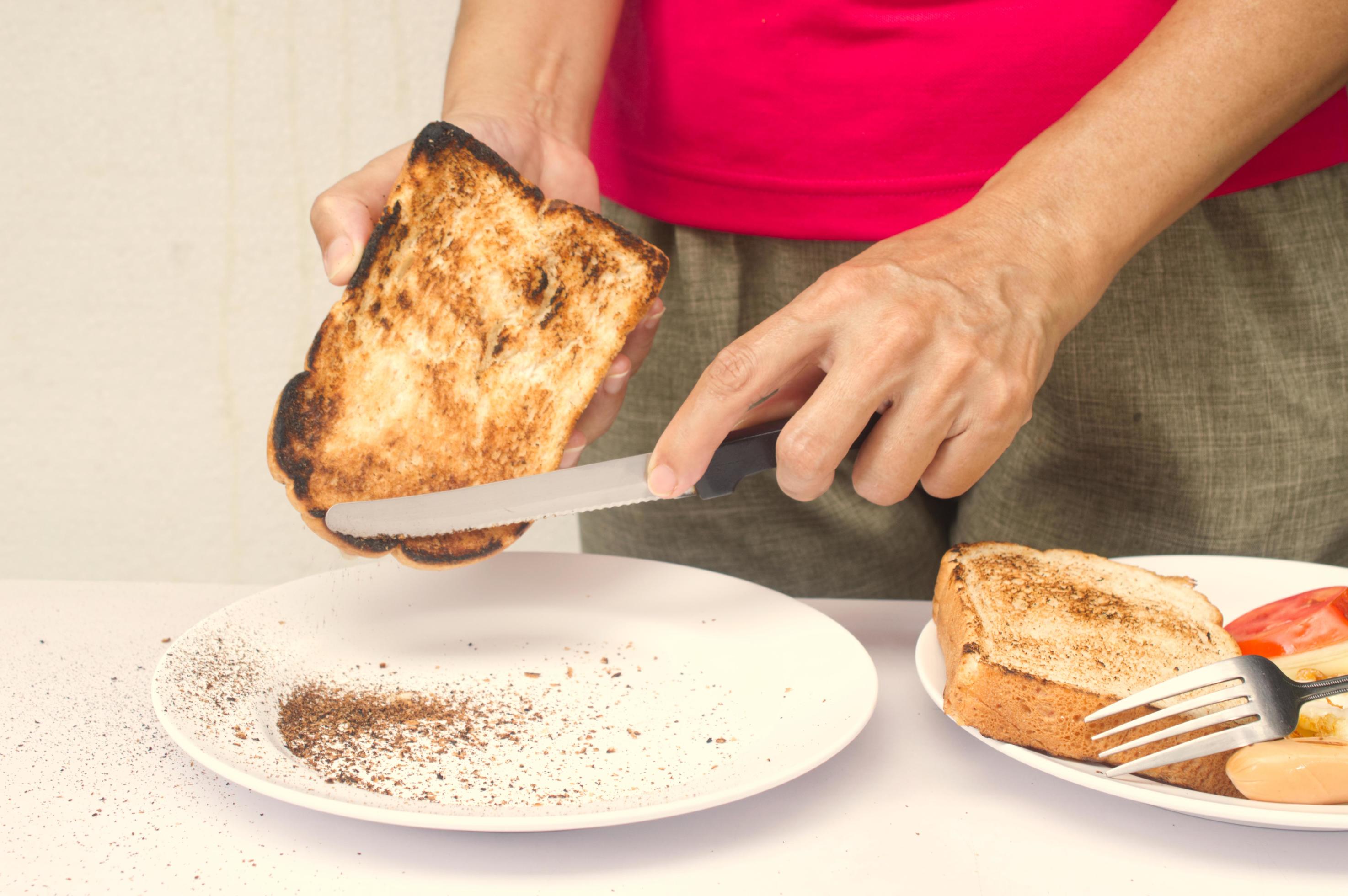 solve toast burn problem and make it eatable by using knife scrape the