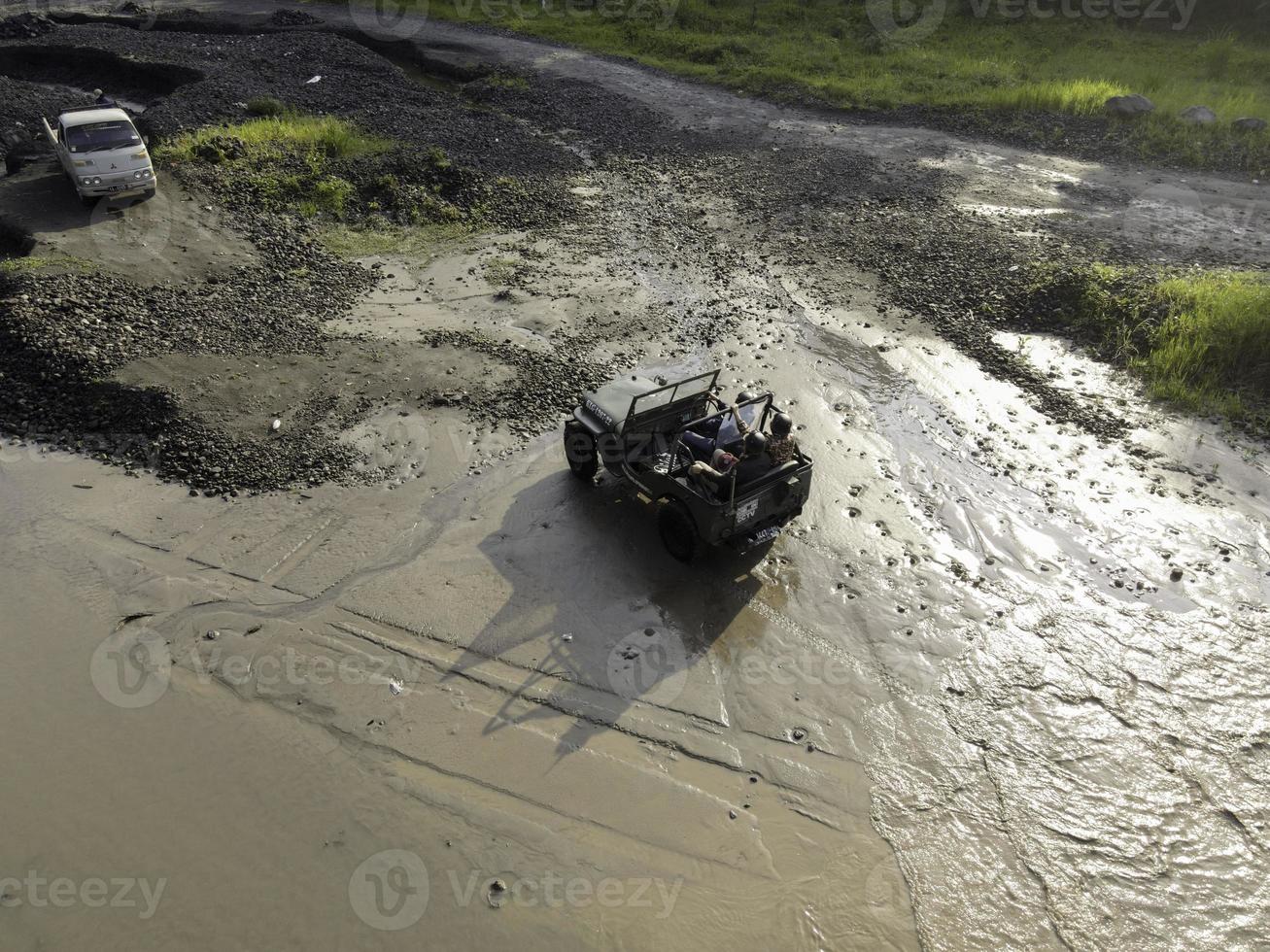 aventura en jeep de merapi lava tour. foto