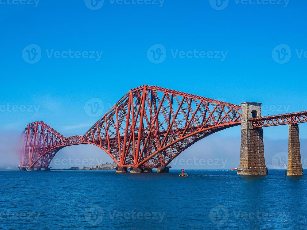 hdr adelante puente sobre firth of adelante en edimburgo foto