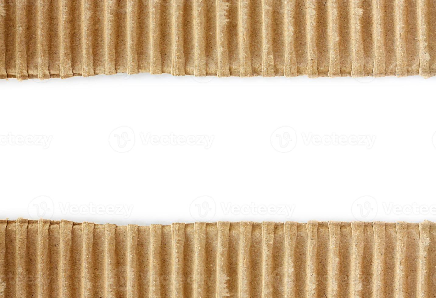 textura de cartón rota en blanco foto
