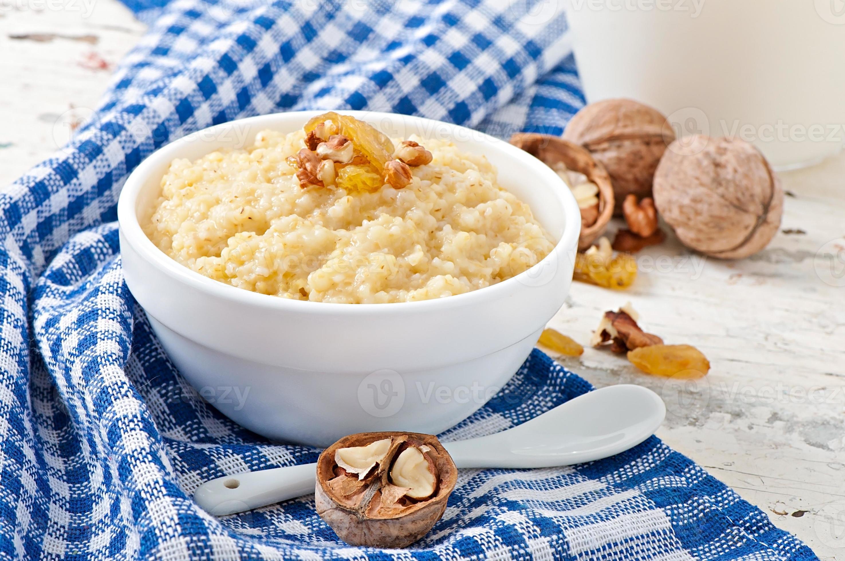 Porridge in a bowl 7326882 Stock Photo at Vecteezy