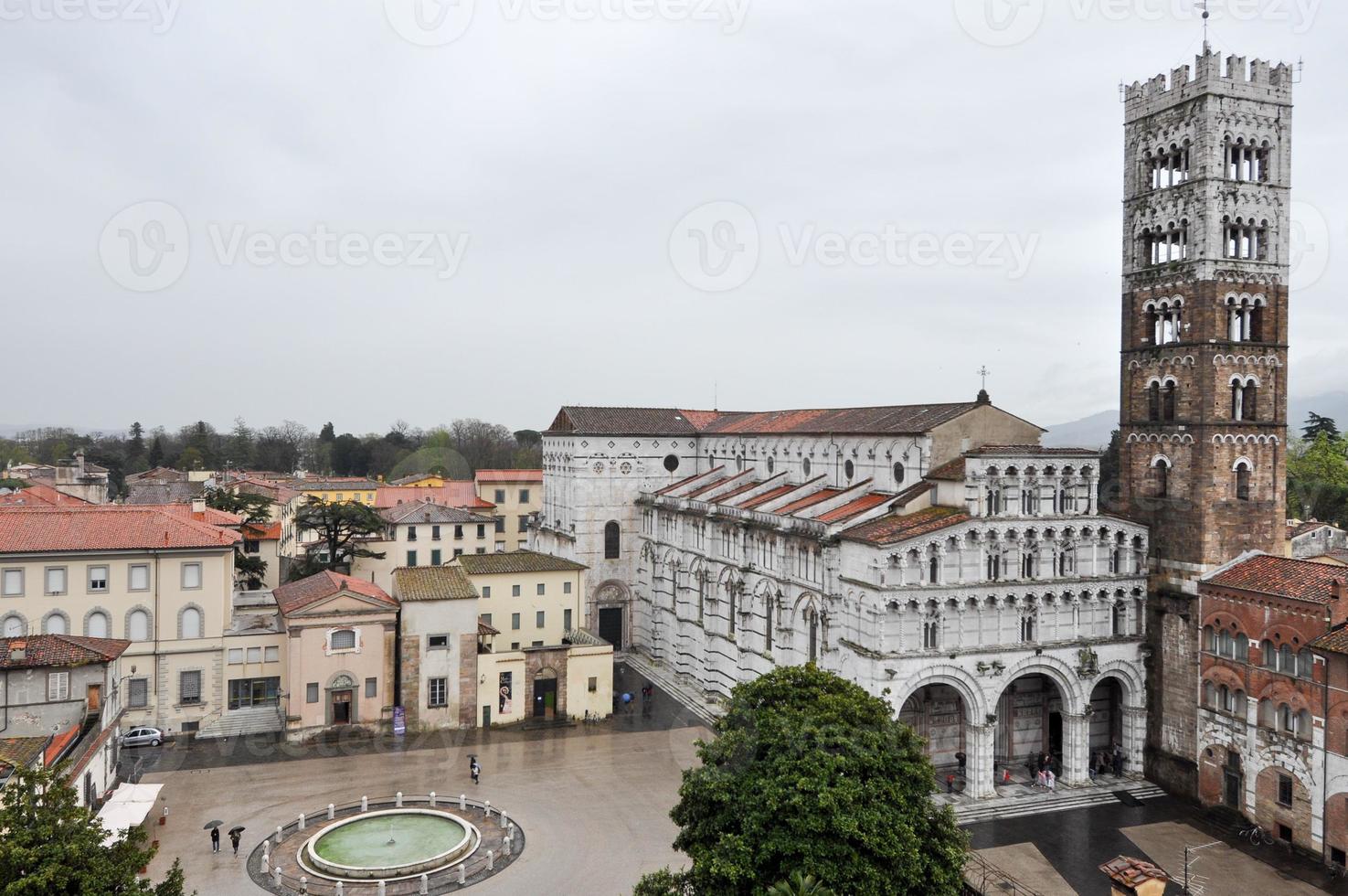 duomo di lucca que significa catedral de lucca en toscana, italia foto