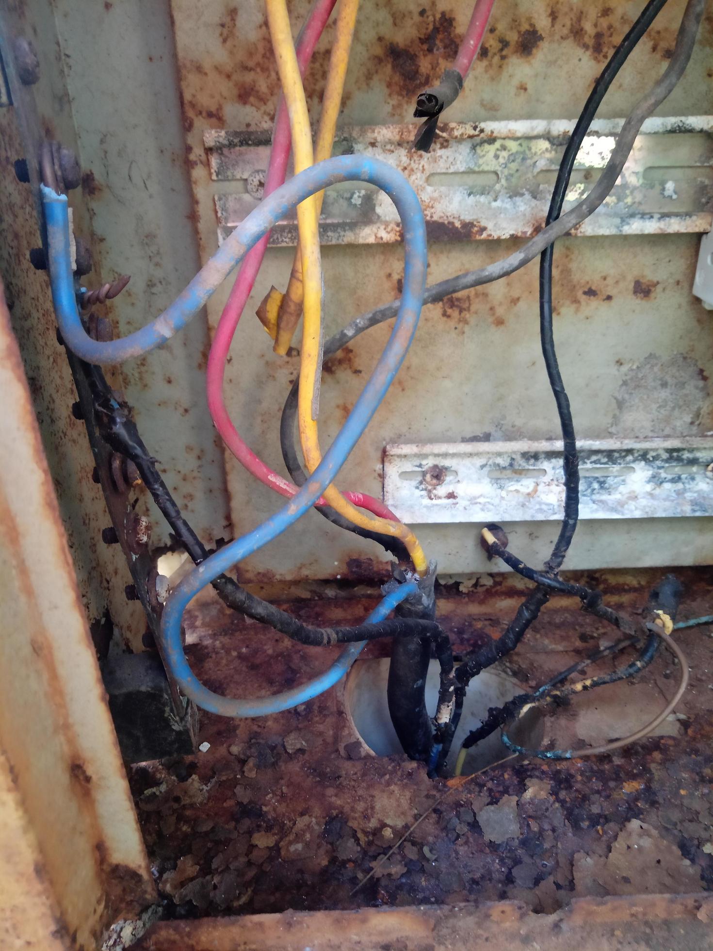 Poor cable connection 7332555 Stock Photo at Vecteezy