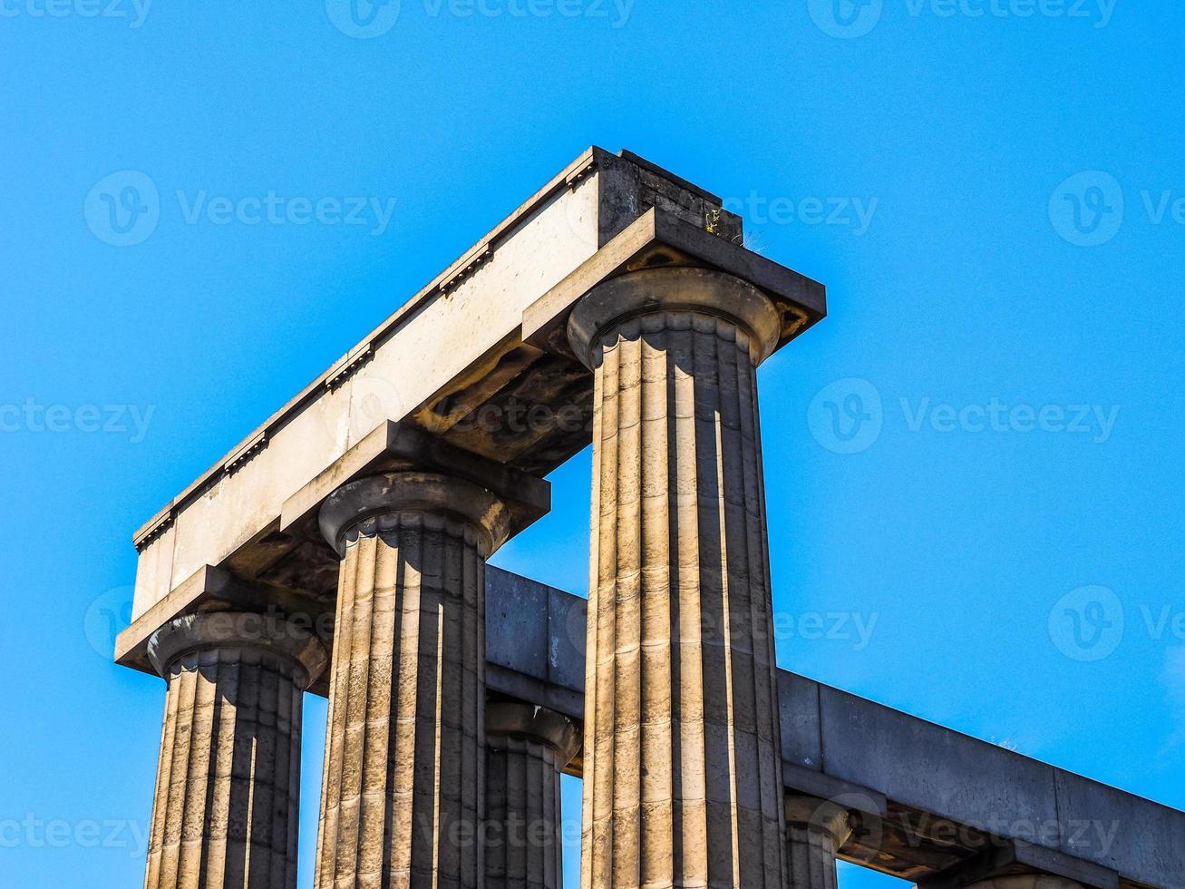 monumento nacional hdr en calton hill en edimburgo foto