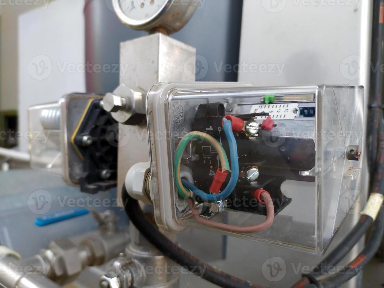 Electric pressure switch with spring adjustment. photo