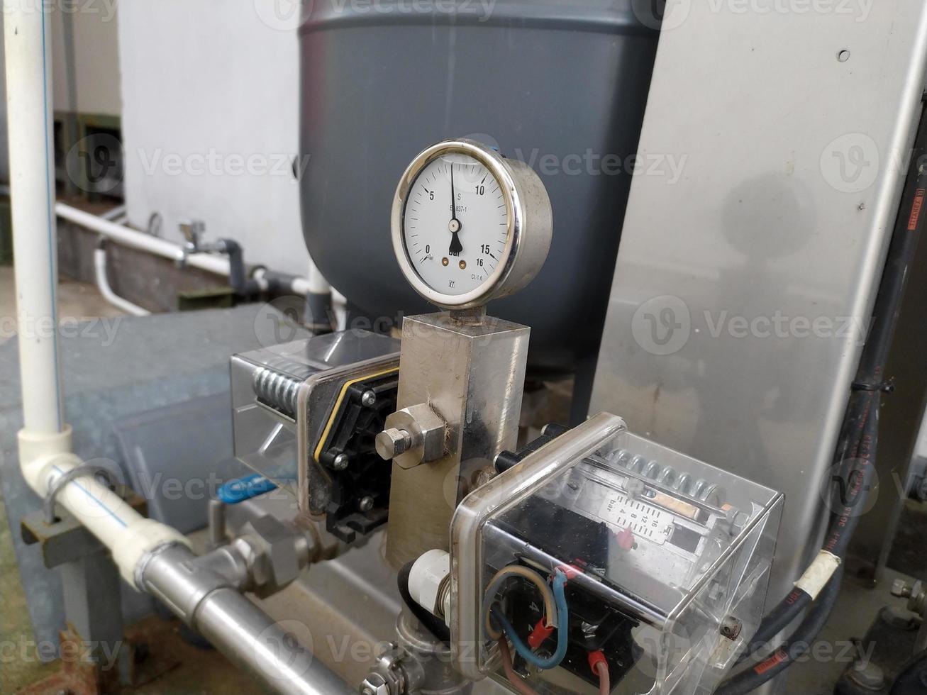 Water pressure switch adjusment with gauge measurement oil pressure. photo