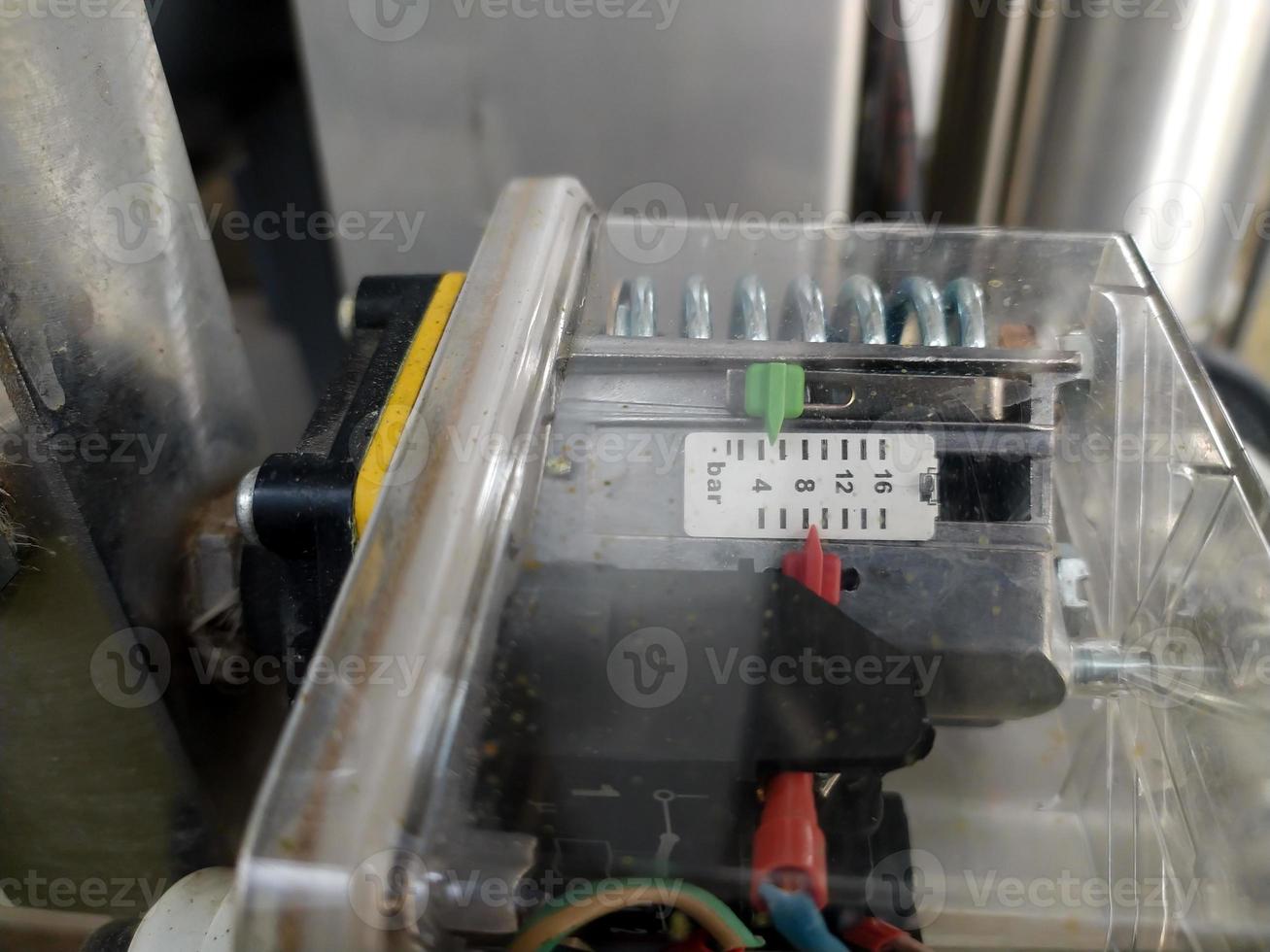 Electric pressure switch with spring adjustment. photo