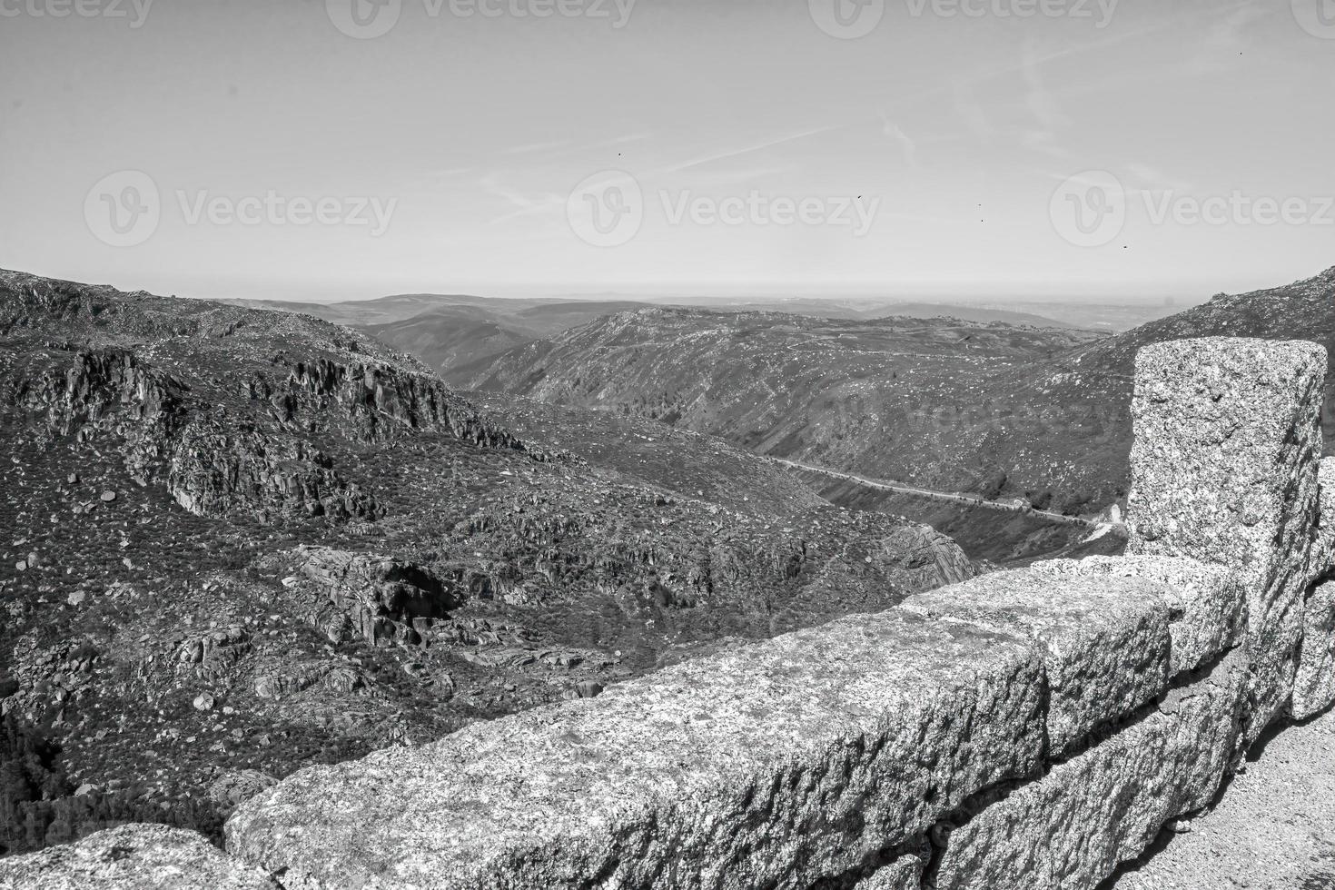 echa un vistazo a las montañas foto