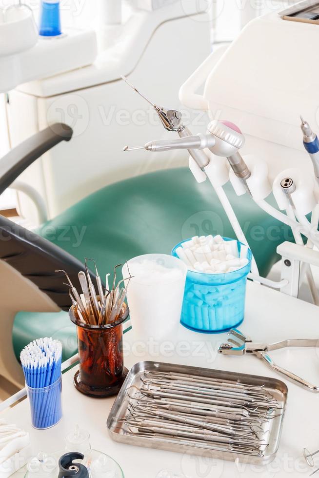 lugar de trabajo del dentista en la clínica foto