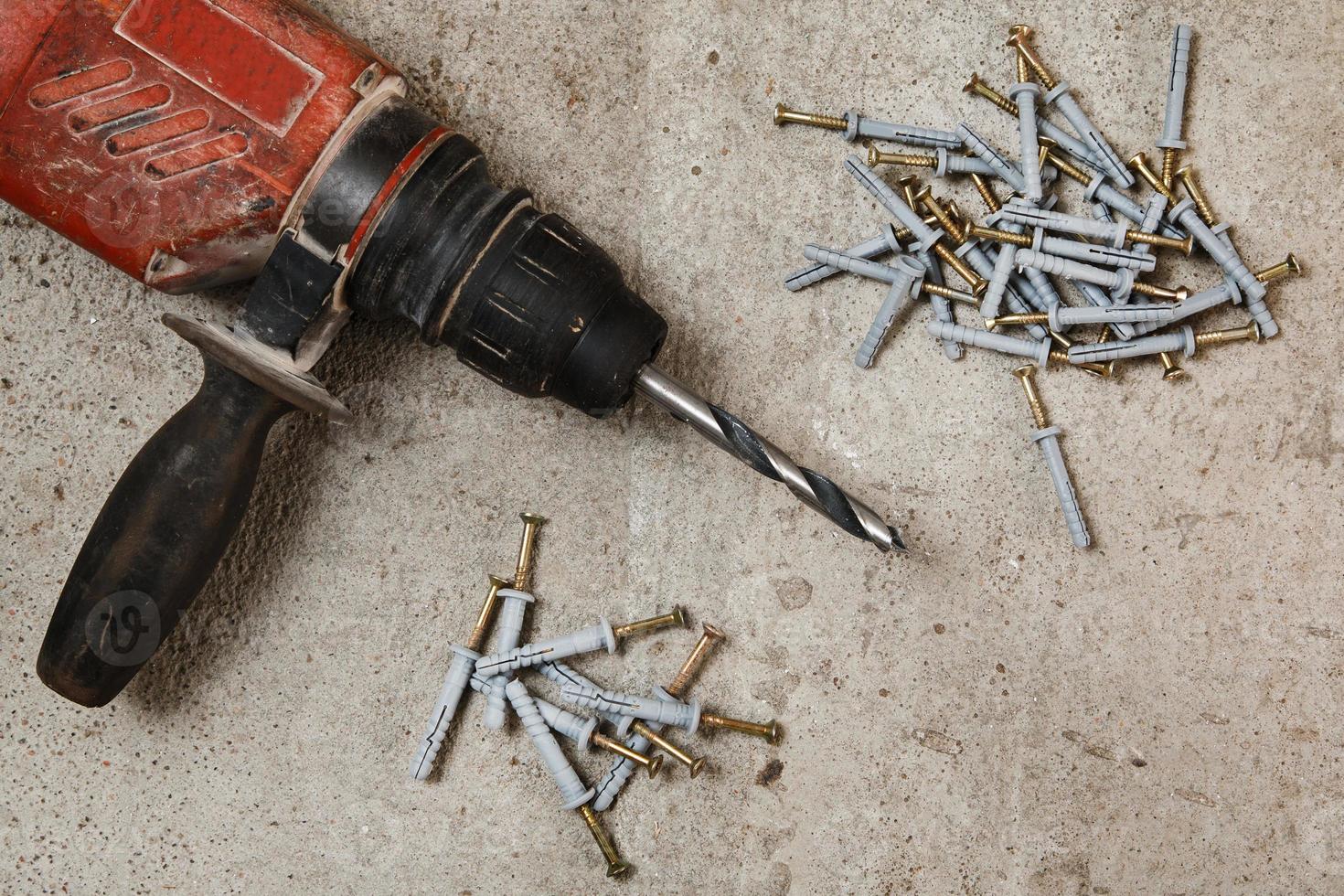 Drilling machine dowels and screws photo