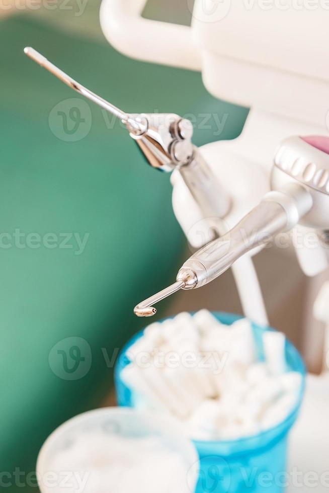 lugar de trabajo del dentista en la clínica foto