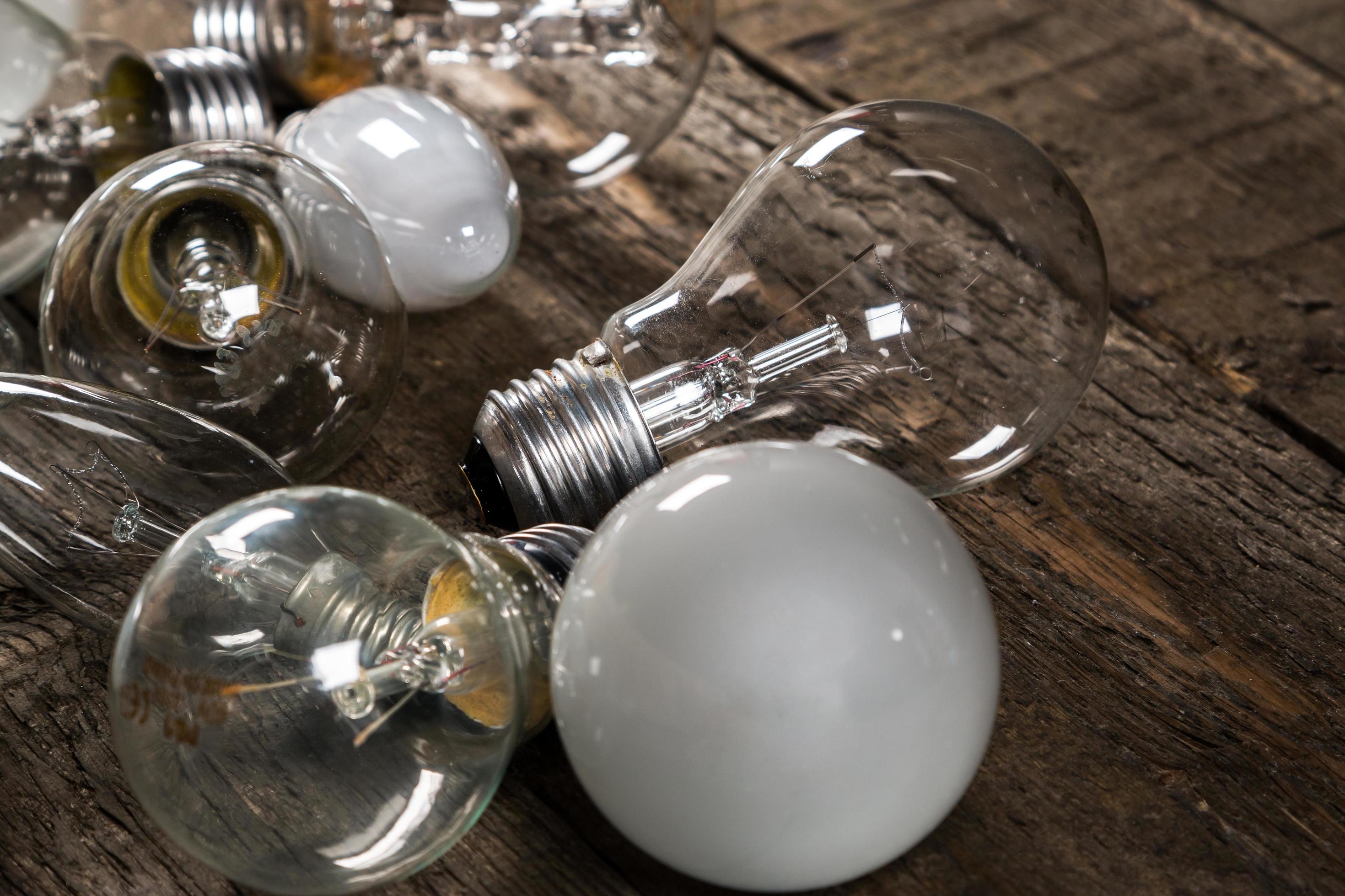 Lightbulbs on wooden background 7387620 Stock Photo at Vecteezy
