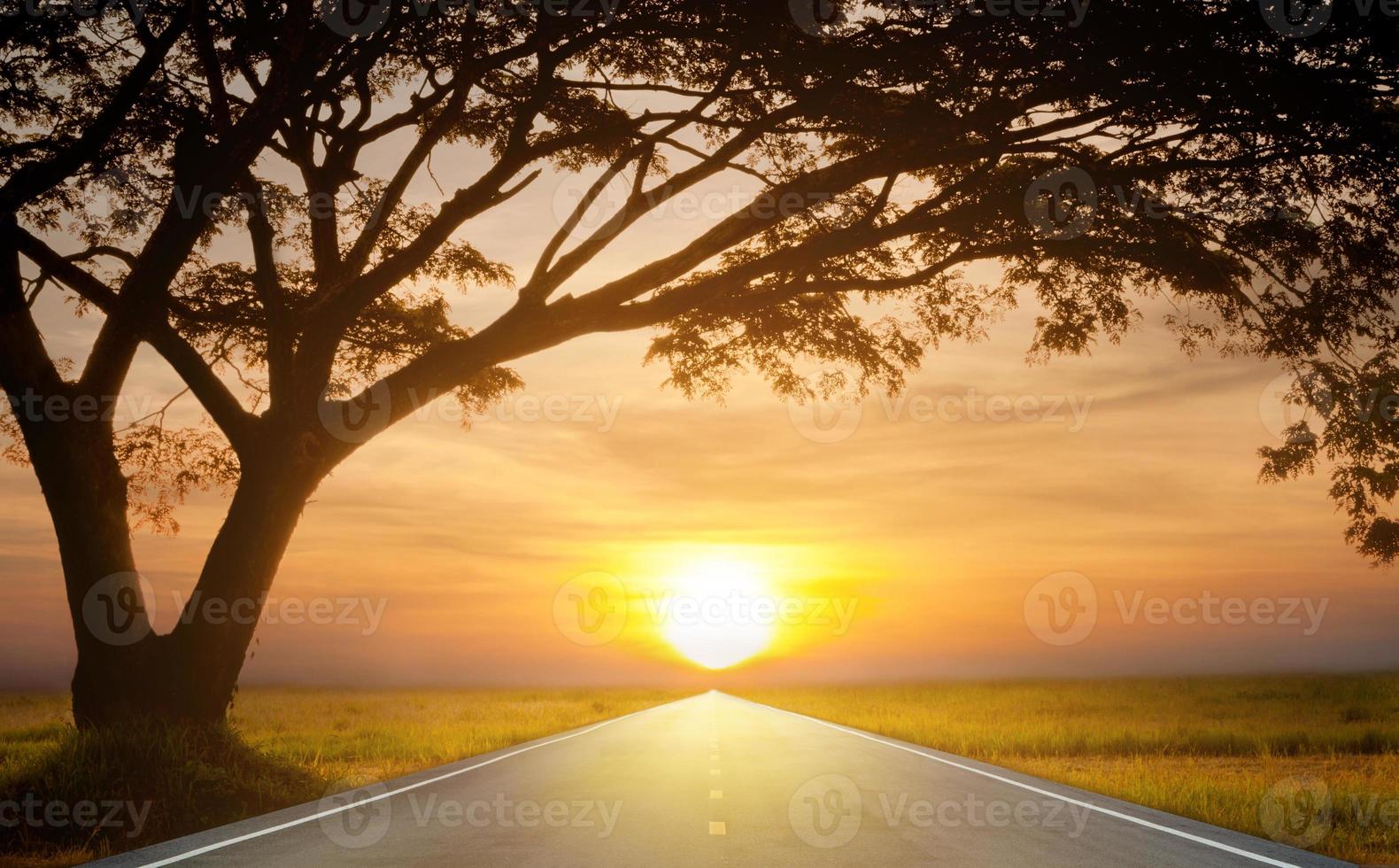 amanecer en la carretera foto