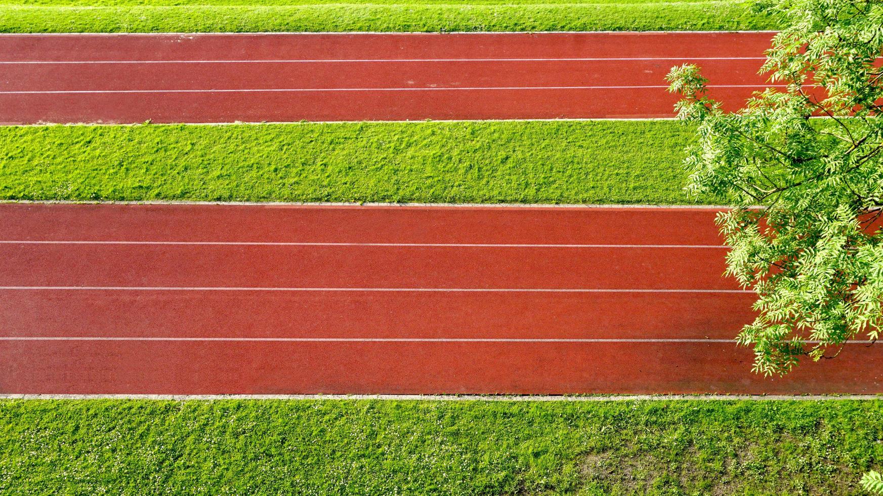 pista de atletismo y césped foto