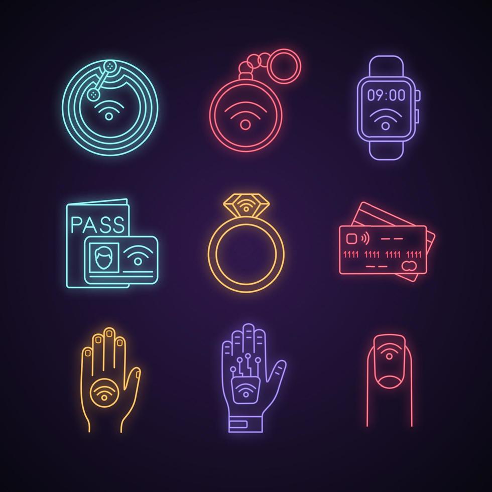 conjunto de iconos de luz de neón de tecnología nfc. chip de campo cercano, baratija, reloj inteligente, sistema de identificación, anillo, tarjeta de crédito, pegatina, implante de mano, manicura. signos brillantes. Ilustraciones de vectores aislados