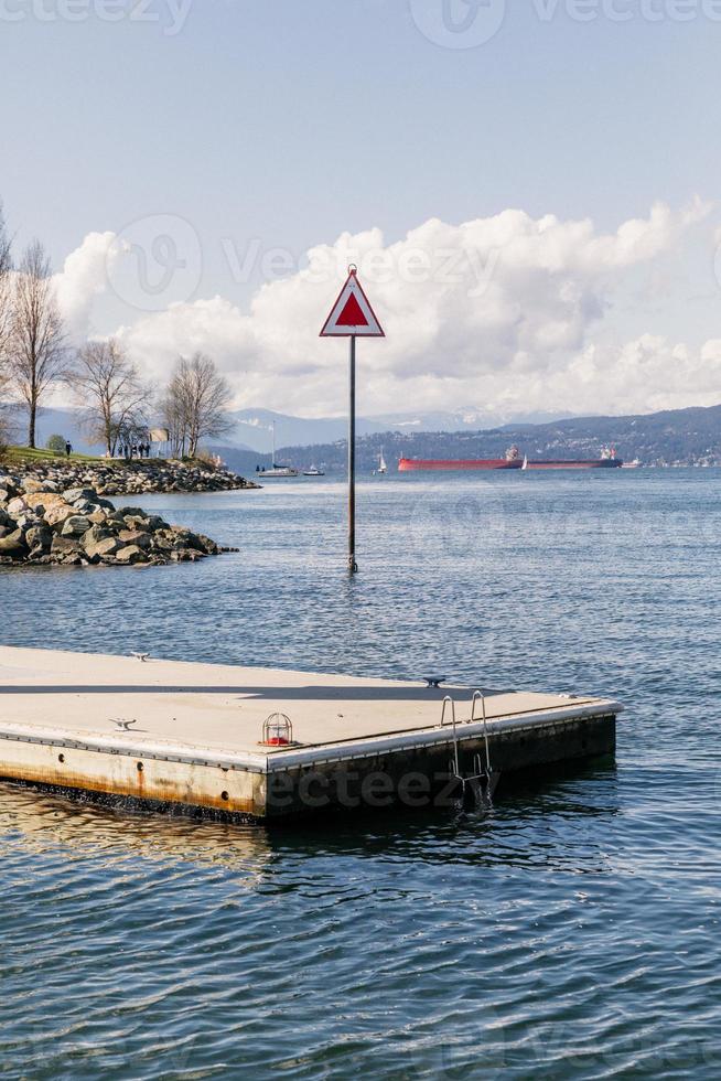 muelle en el océano foto