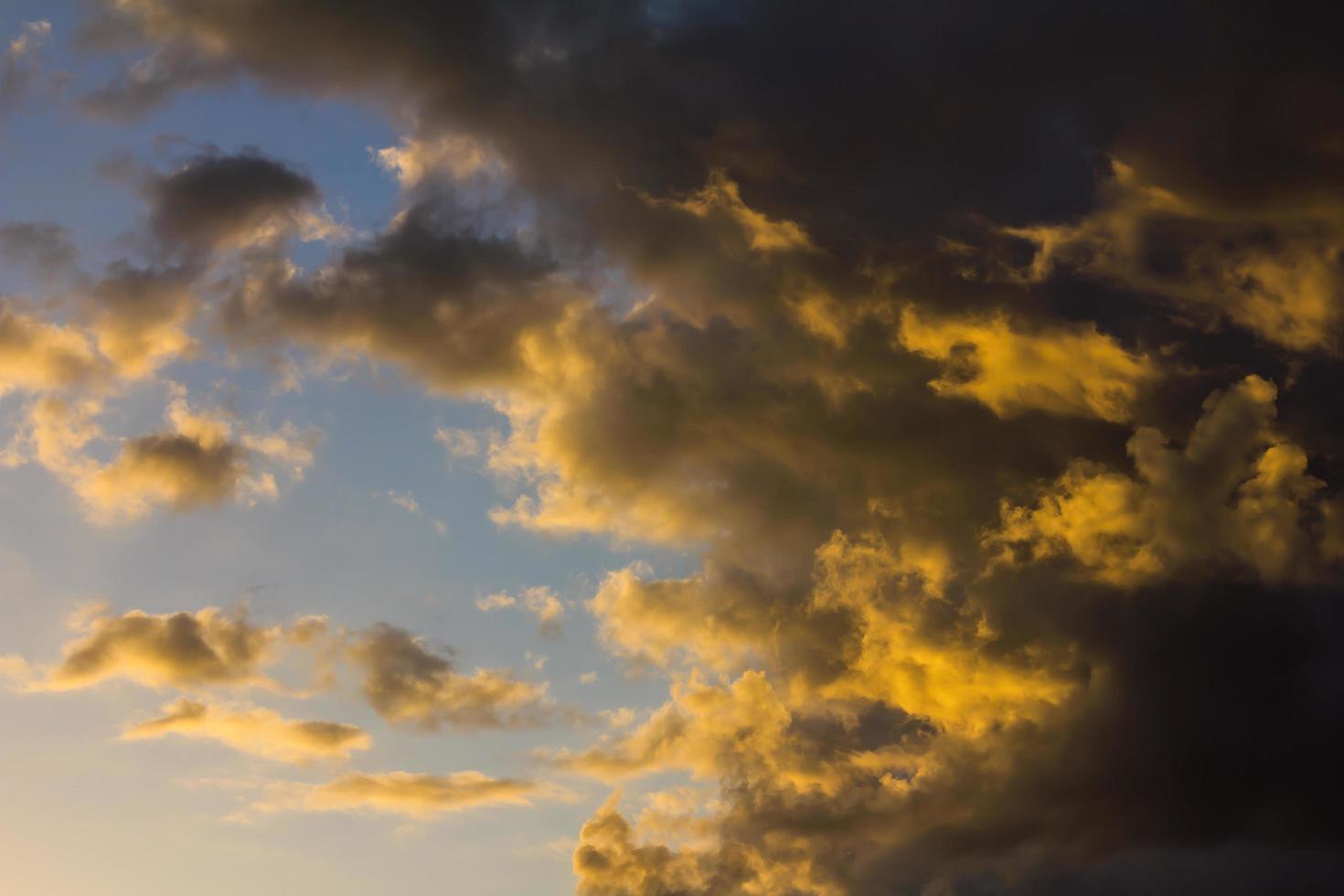 Early morning sunlight, cloudy photo