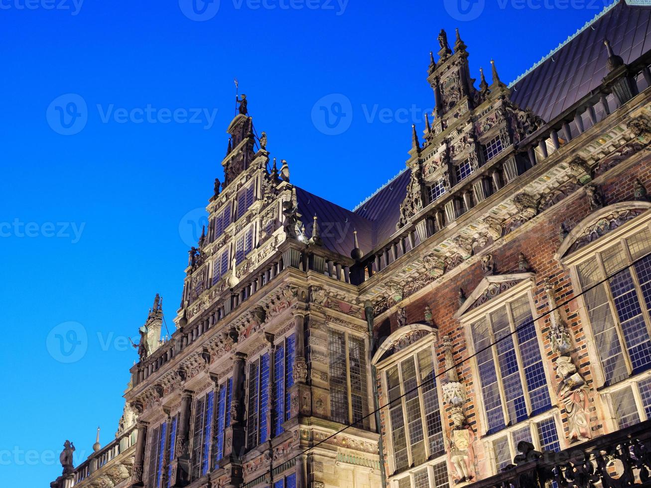 la ciudad de bremen en la noche foto