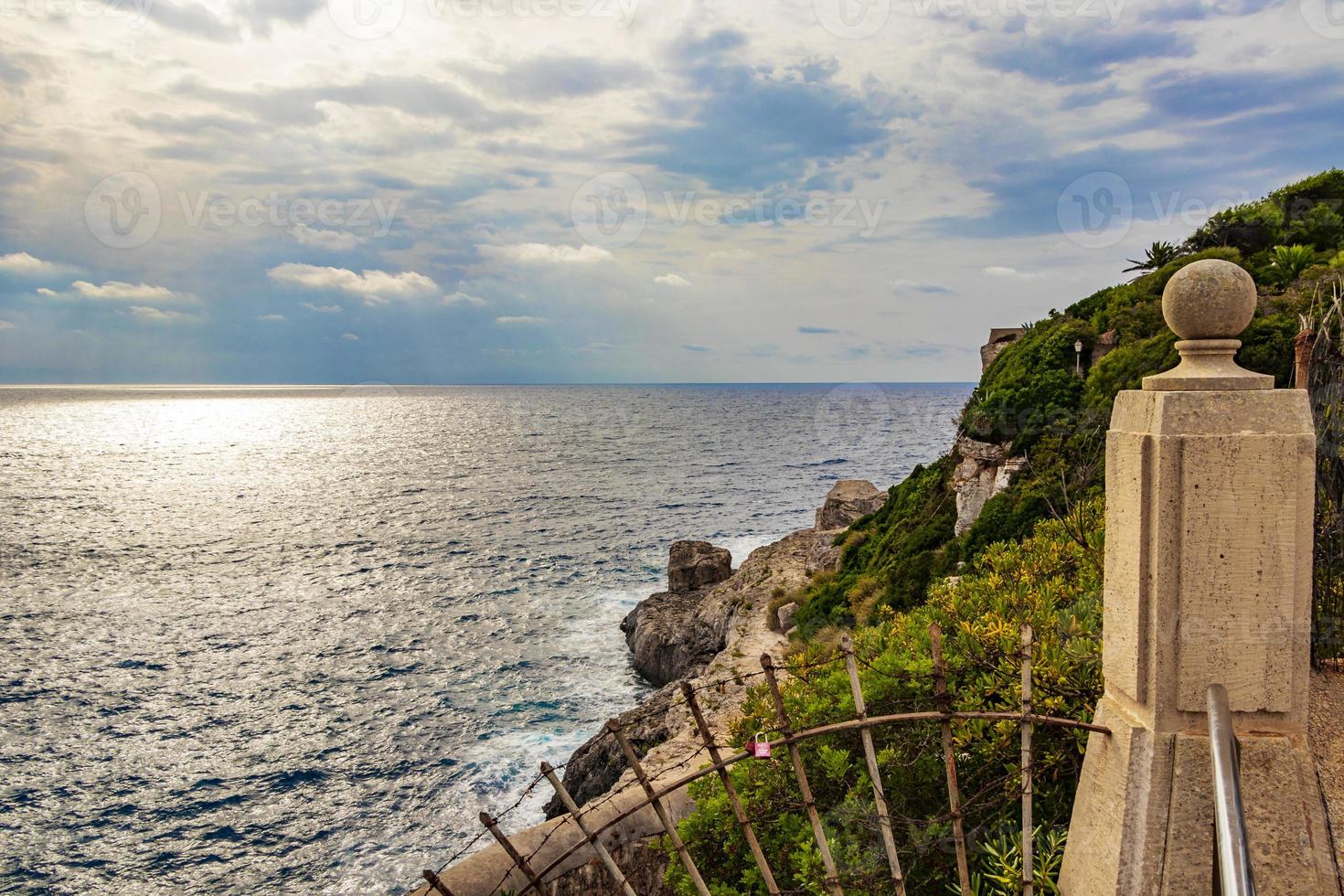 impresionantes vistas a la bahía de cala figuera en mallorca españa. foto