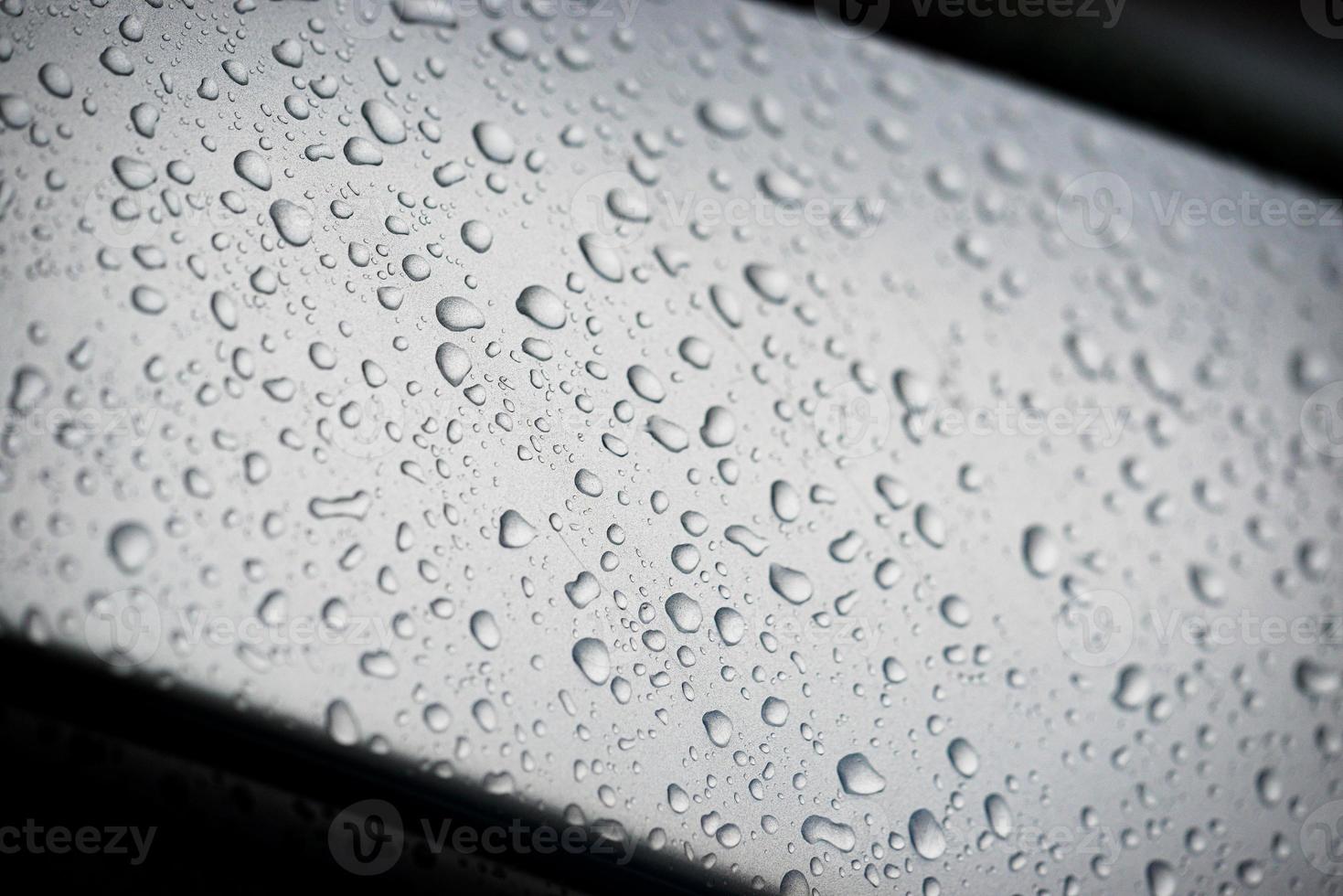 gotas de agua en el cuerpo del coche foto