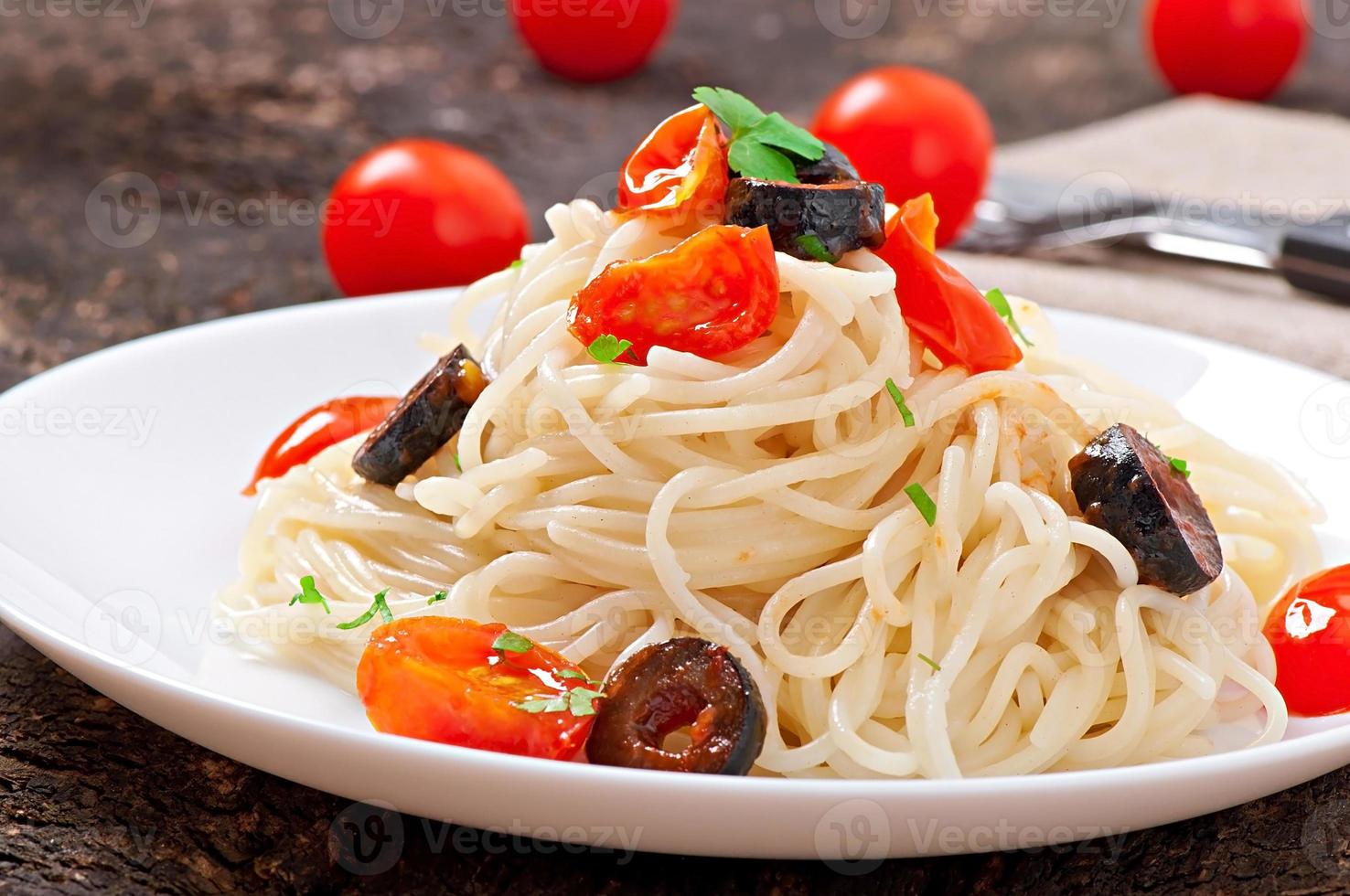 Spaghetti with tomato and olives photo