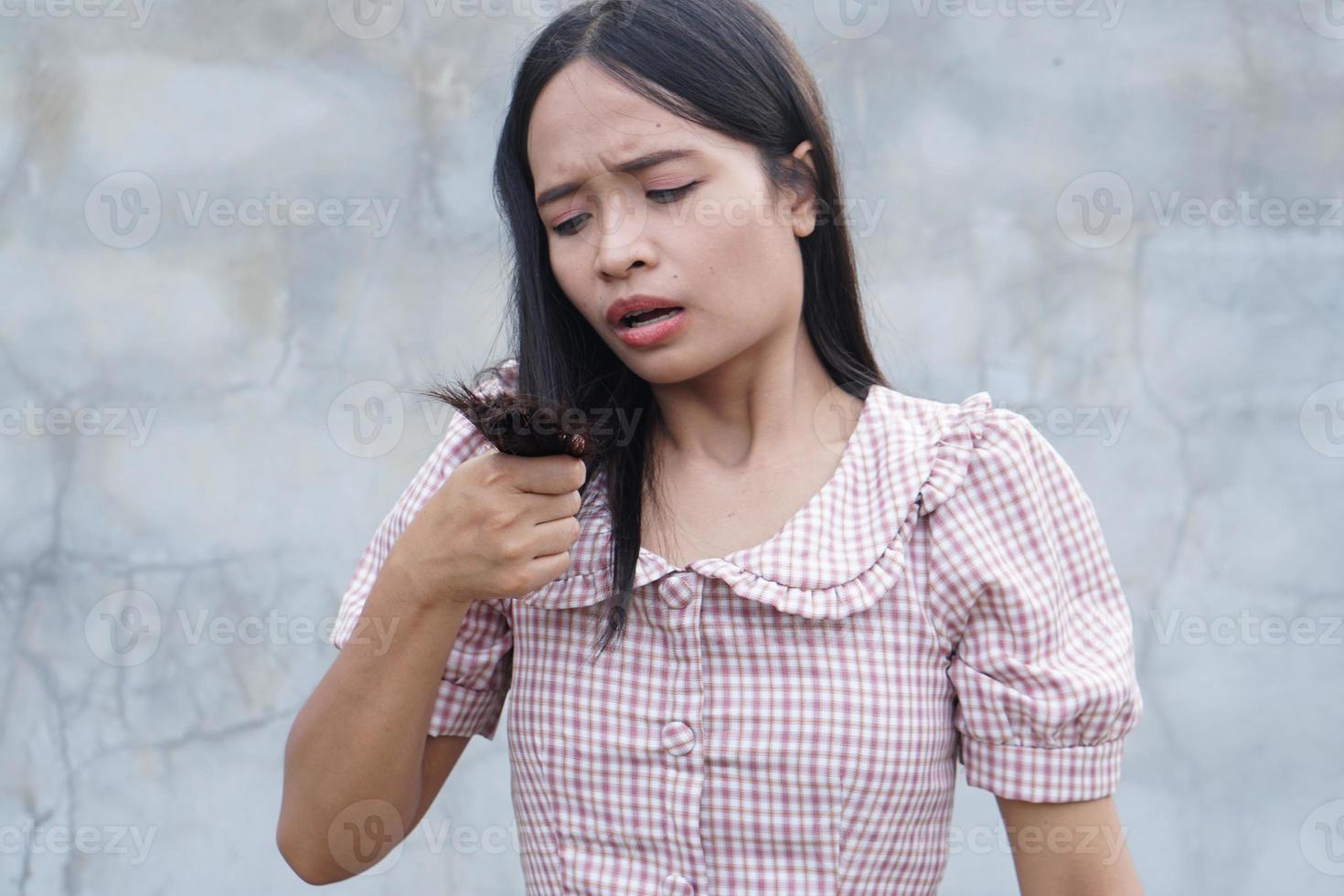 women itchy scalp photo