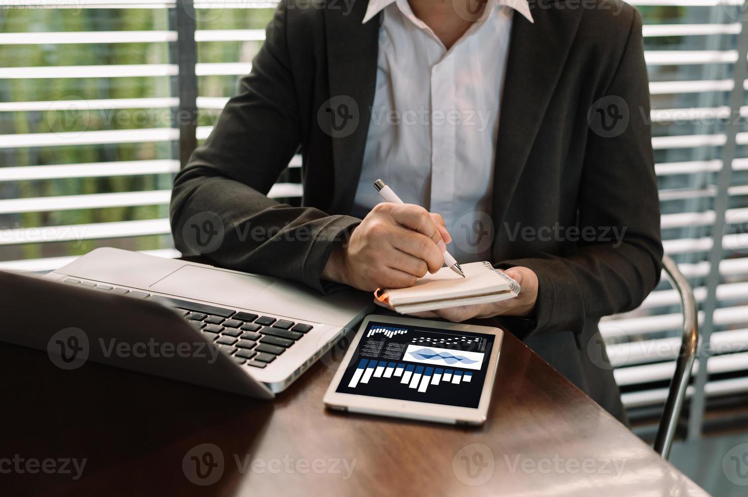 Businesswomen analyzing investment graph and discussing plan i photo