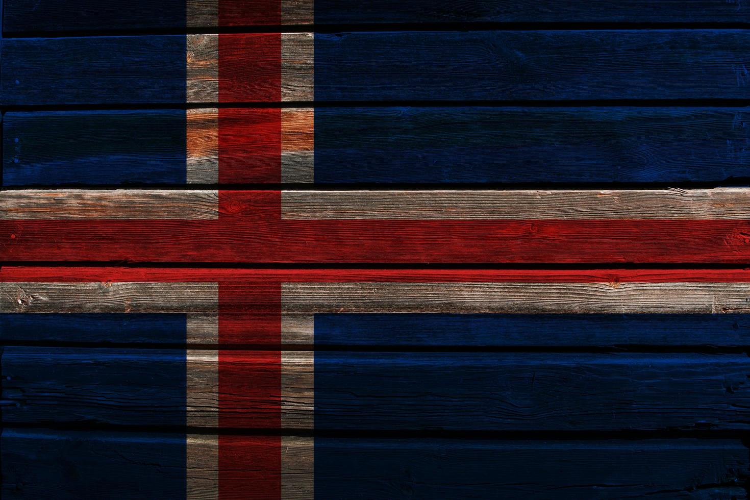 bandera de islandia en madera foto