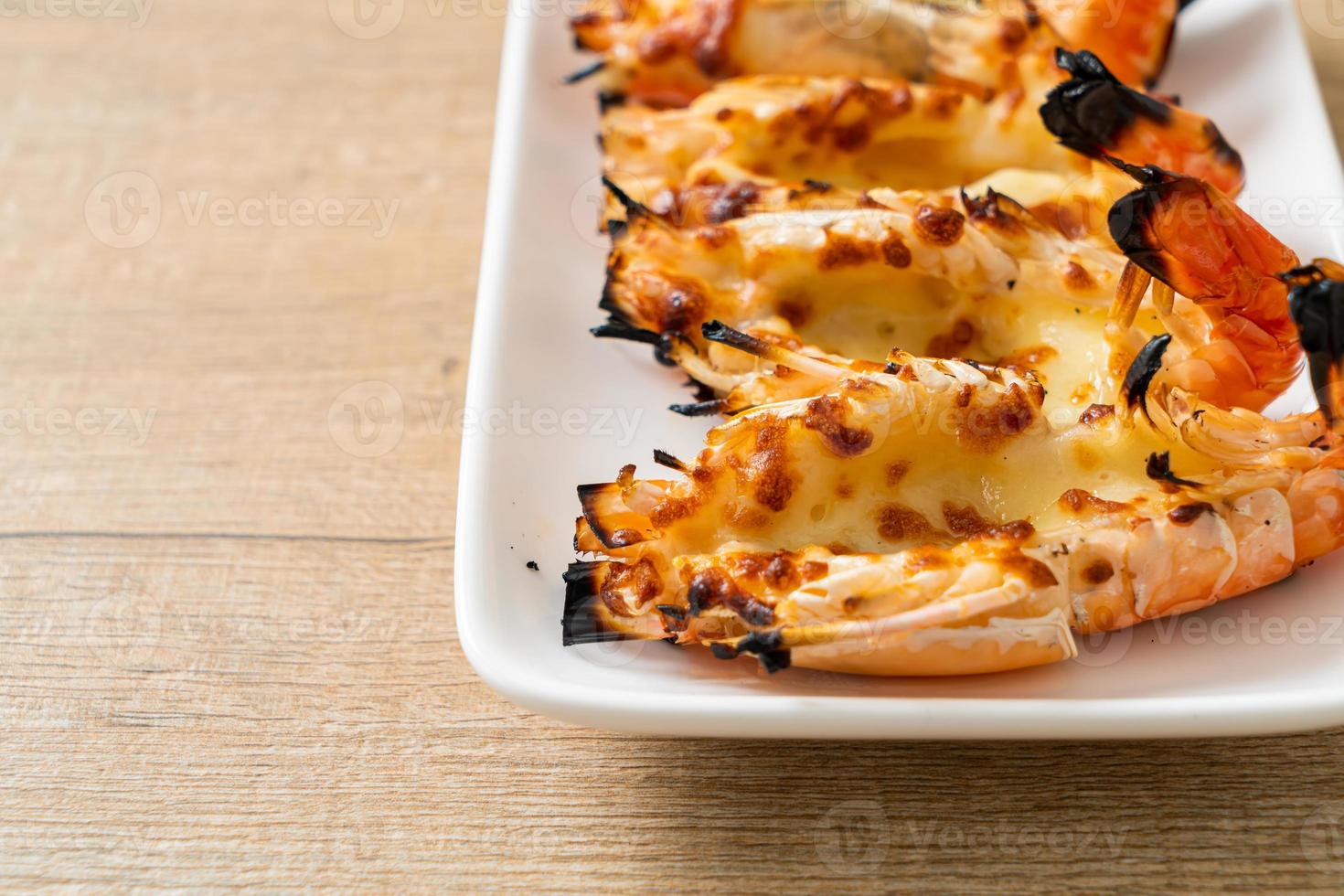 langostinos de río a la plancha o gambas con queso foto