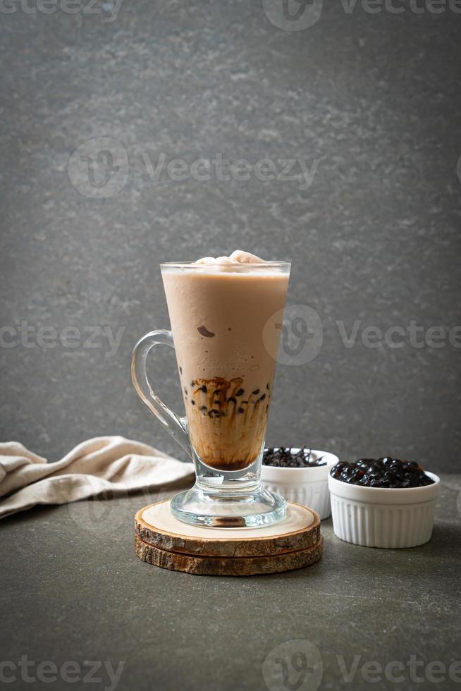 té con leche de taiwán con burbujas foto