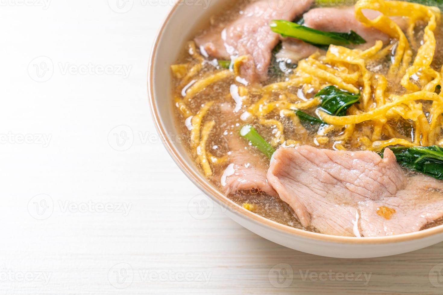 Crispy noodles with Pork in Gravy Sauce photo