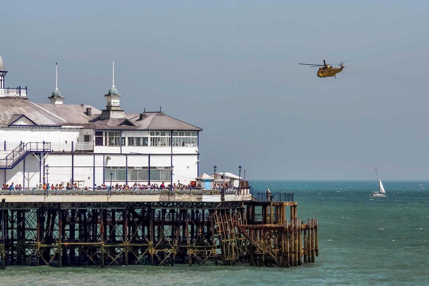 Eastbourne, East Sussex, Reino Unido, 2012. Exhibición de helicópteros Sea King Har3 en Airbourne foto