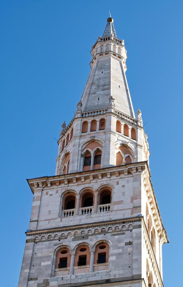 la torre ghirlandina, torre della ghirlandina. patrimonio de la unesco y punto de referencia de la ciudad de modena. Italia foto