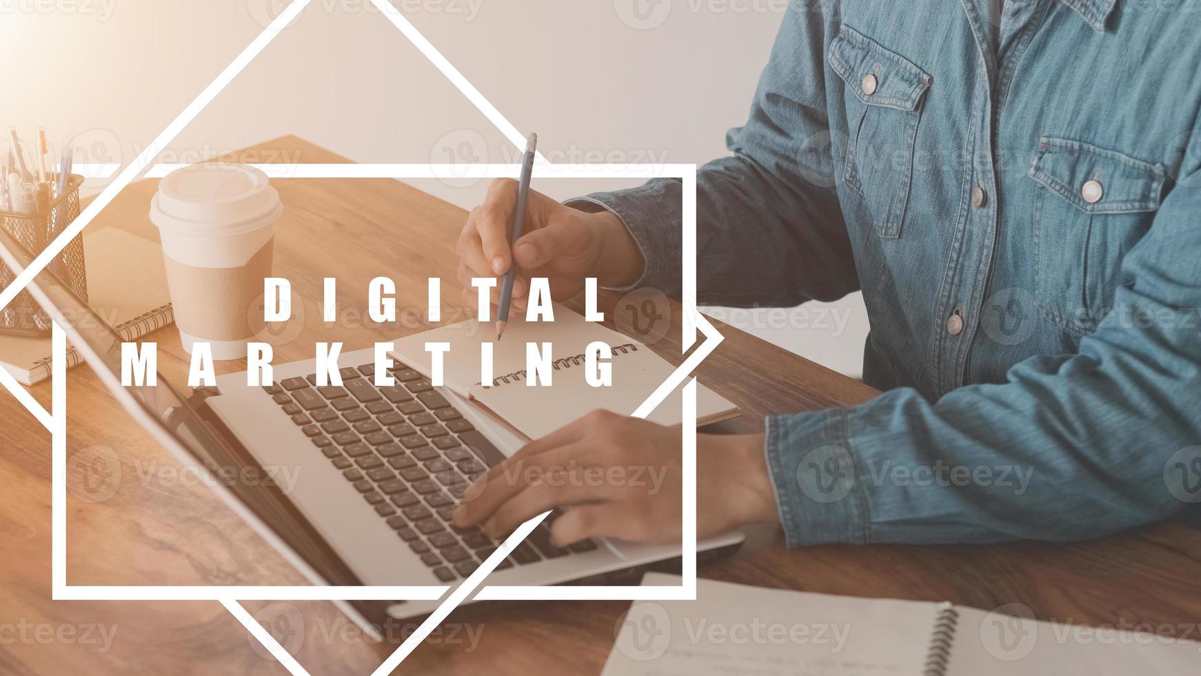 la idea de la tecnología de marketing digital en línea. aumentar la eficiencia de los mecanismos de marketing digital. SEO publicidad. foto