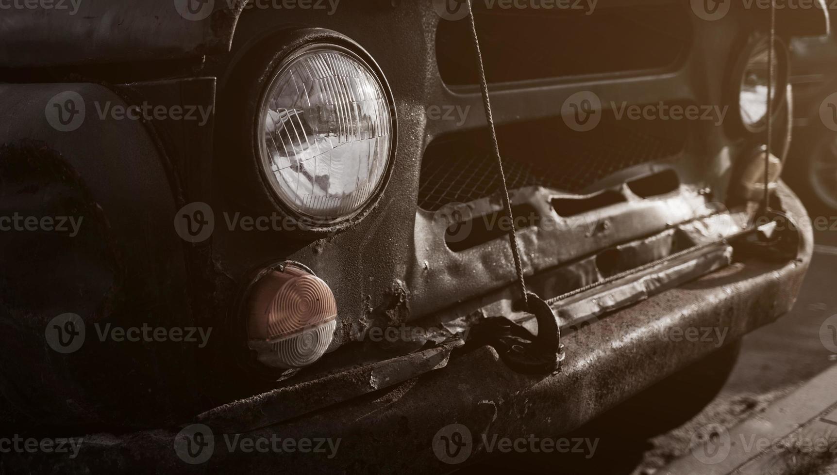 faros de un coche viejo foto