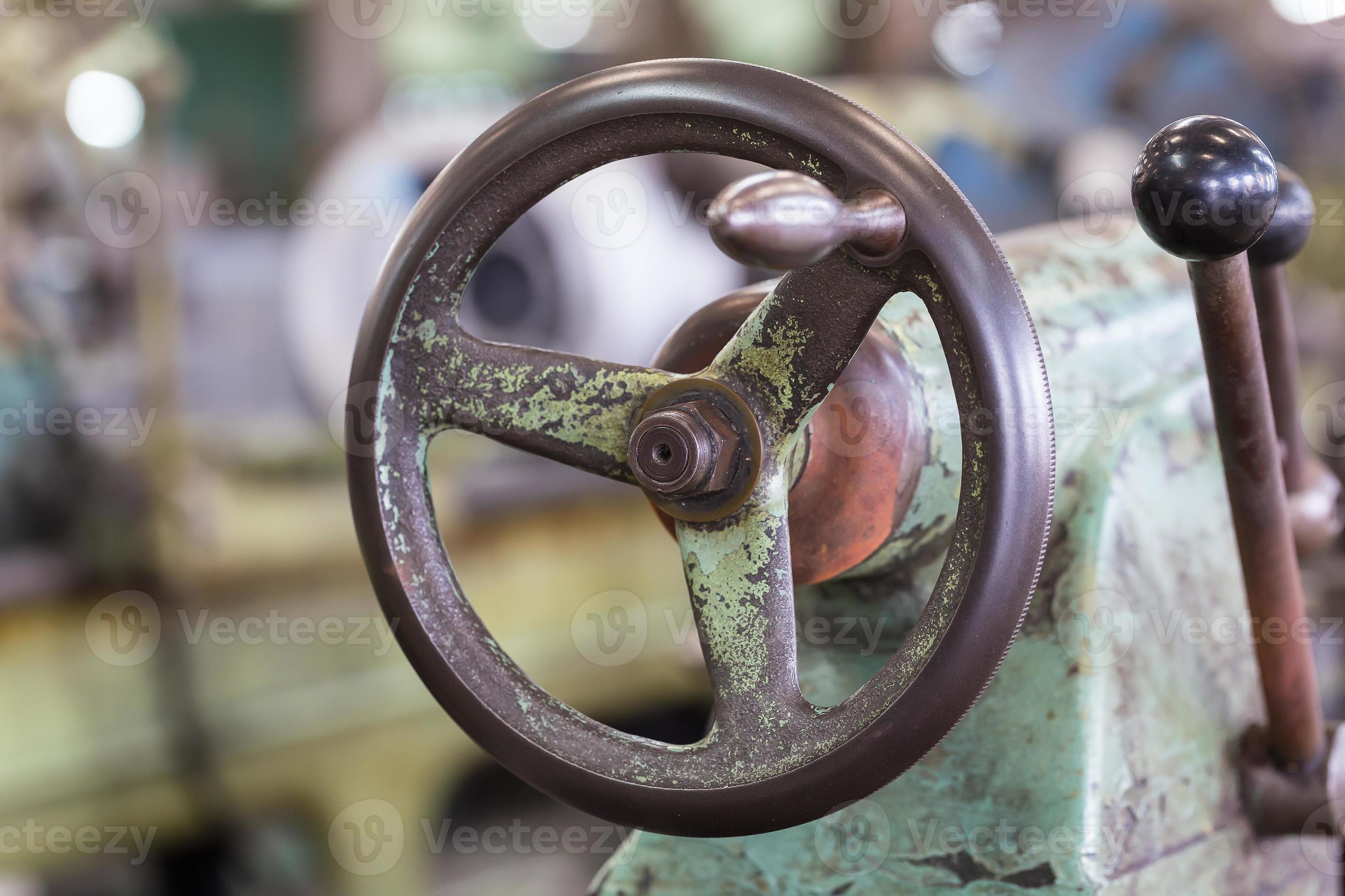 Adjustment wheel of lathe machine 7454746 Stock Photo at Vecteezy