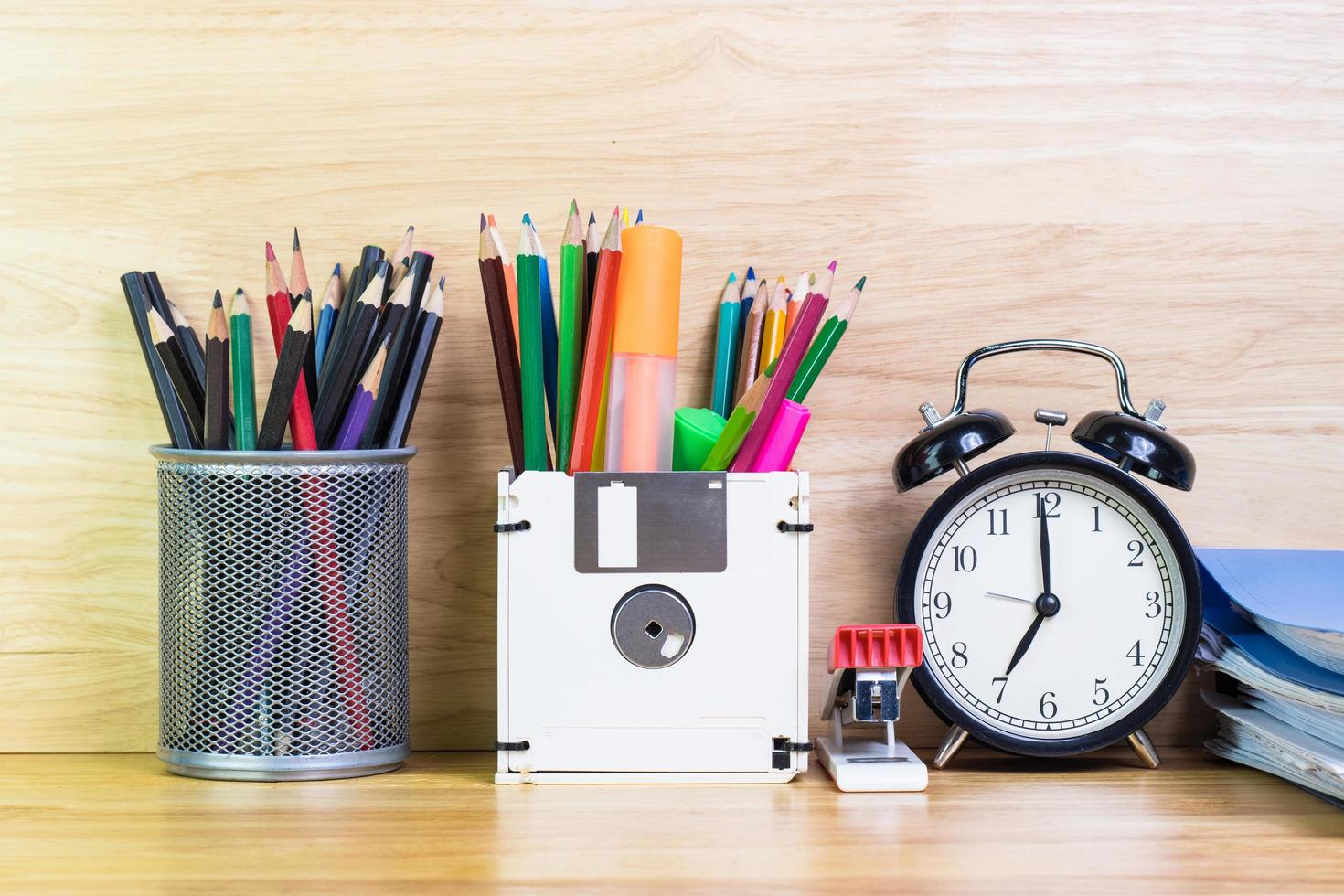 concepto reciclar disquete, objetos creativos utilizados para muebles obsoletos foto