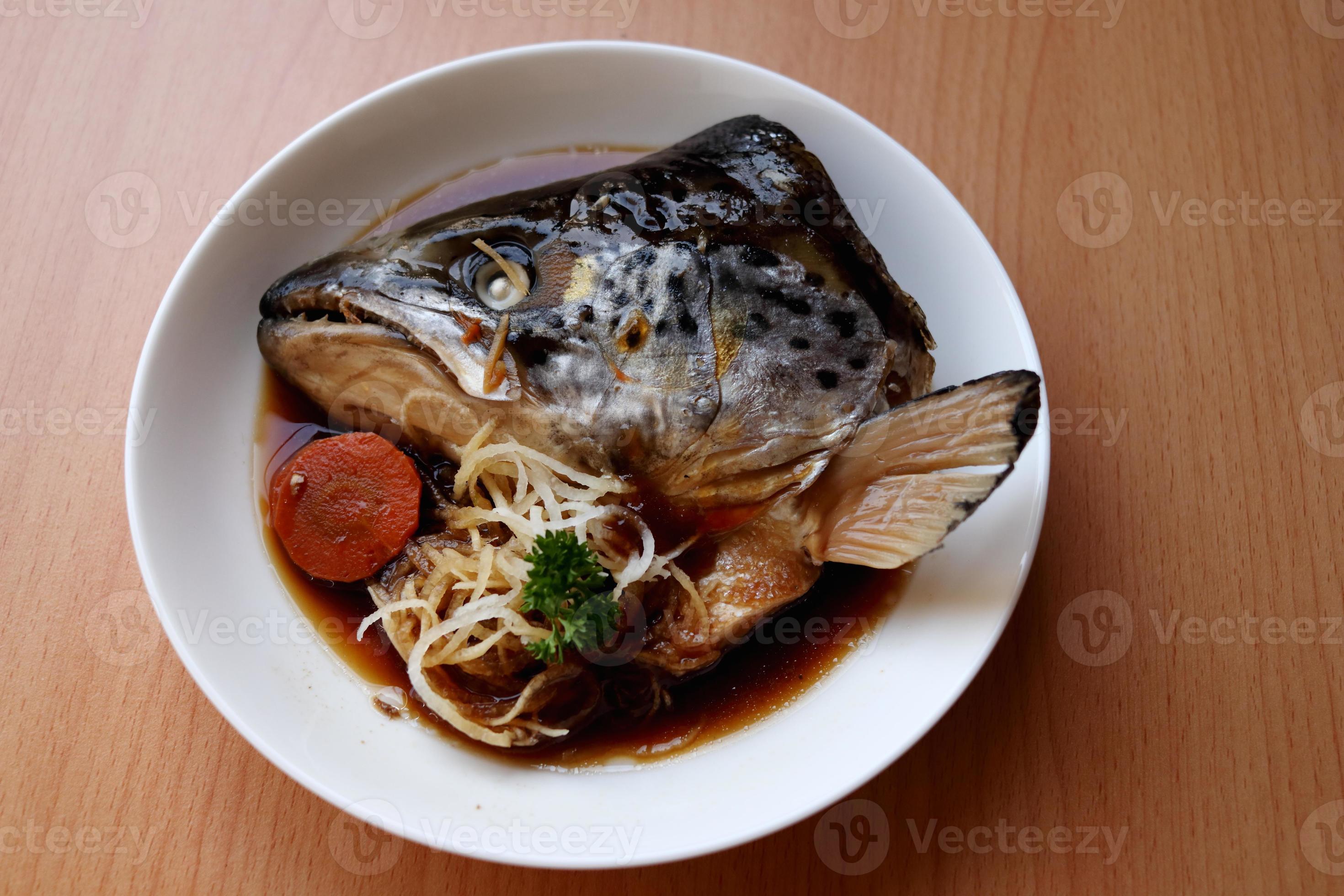Boiled salmon head with soy sauce, Salmon kabutoni on white round dish